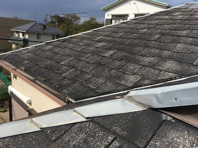 経年劣化が進んだアーバニー屋根